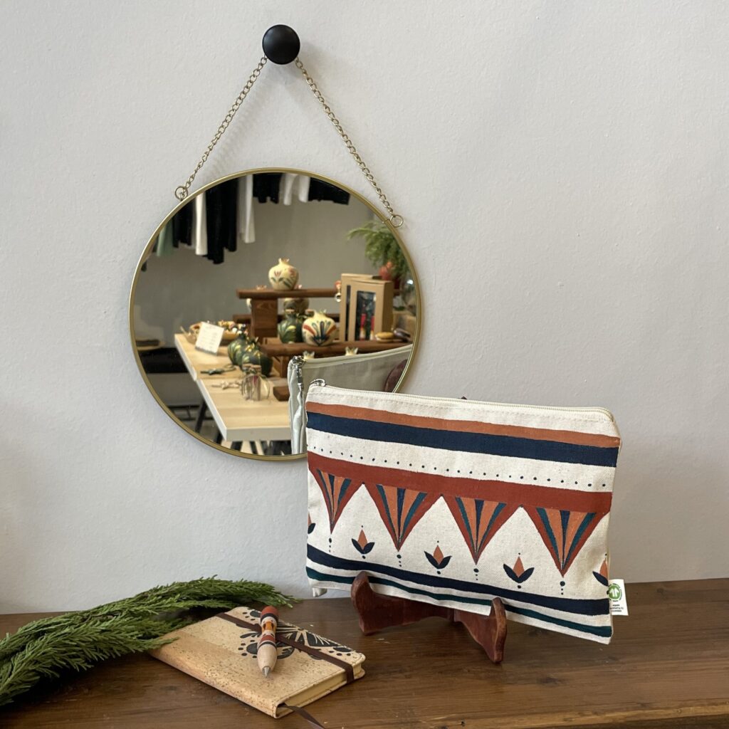 Handpainted clutch #2 - Image 2