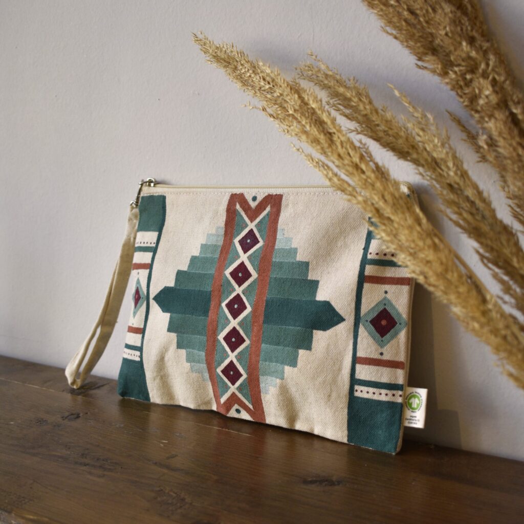 Handpainted clutch #1 - Image 4